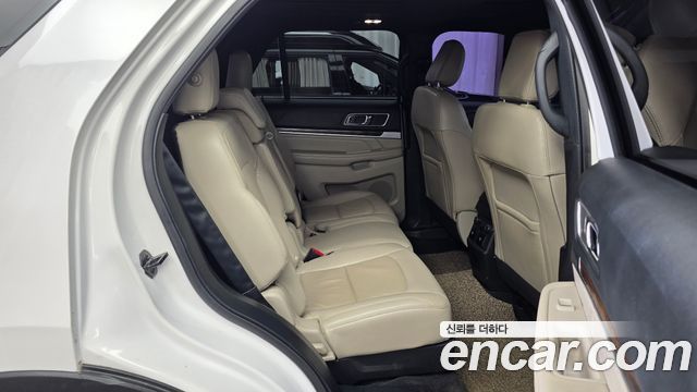 Ford Explorer 2018 — photo 18