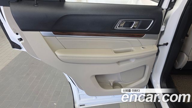 Ford Explorer 2018 — photo 15
