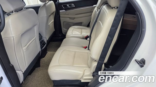 Ford Explorer 2018 — photo 16