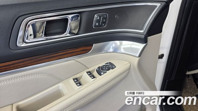 Ford Explorer 2018 — photo 28