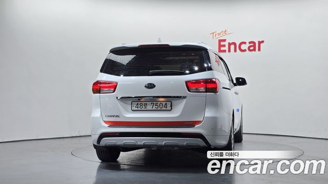 Kia Canival 2018 — photo 4