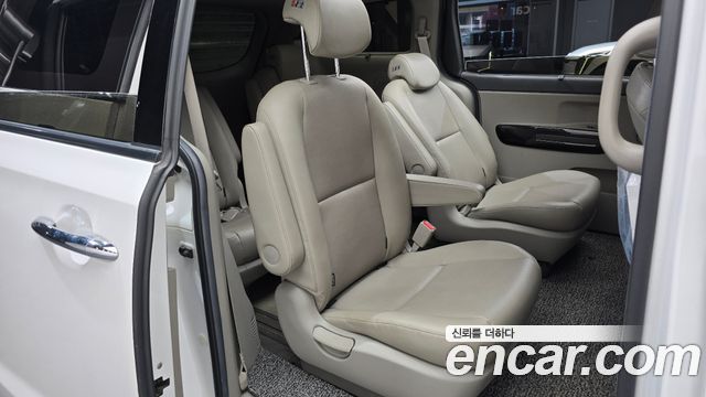 Kia Canival 2018 — photo 17