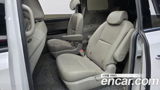 Kia Canival 2018 — photo 18