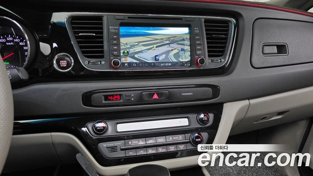Kia Canival 2018 — photo 20