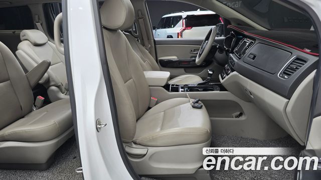 Kia Canival 2018 — photo 16