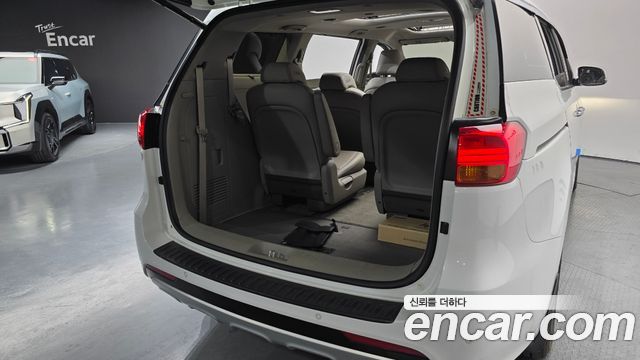 Kia Canival 2018 — photo 28