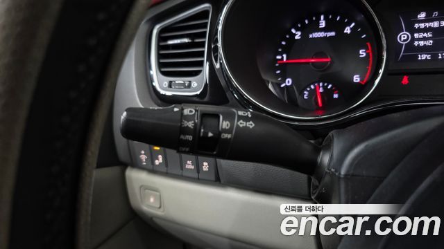 Kia Canival 2018 — photo 33