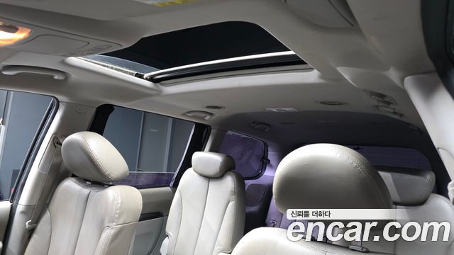 Kia Canival 2012 — photo 25