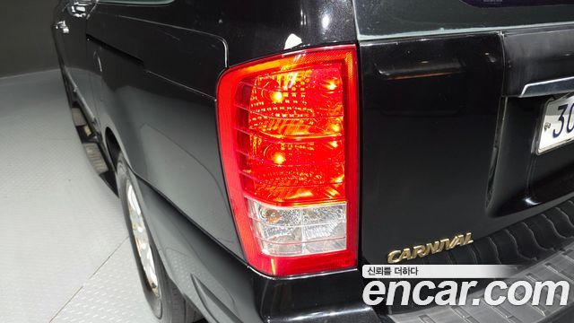 Kia Canival 2012 — photo 9