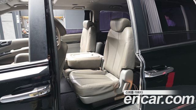 Kia Canival 2012 — photo 16