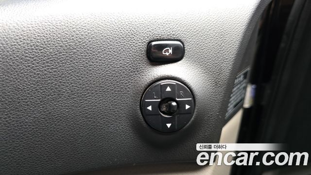 Kia Canival 2012 — photo 31
