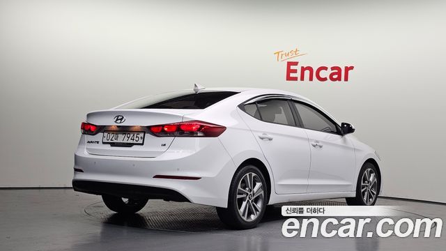 Hyundai AVANTE 2018 — photo 2