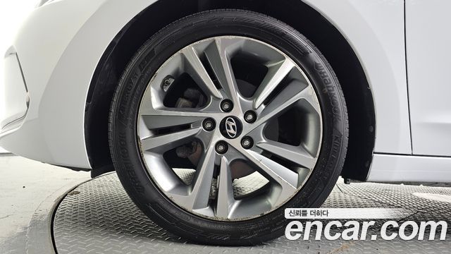 Hyundai AVANTE 2018 — photo 5