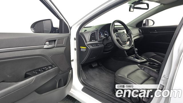 Hyundai AVANTE 2018 — photo 10