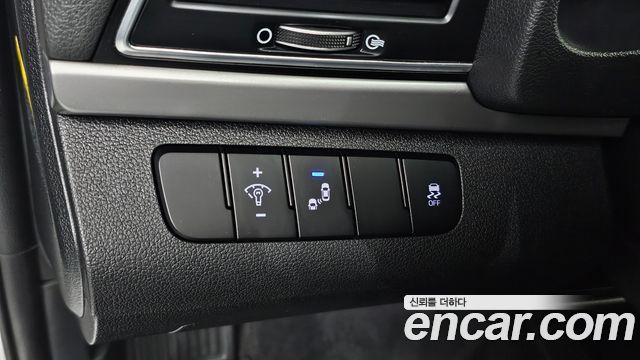 Hyundai AVANTE 2018 — photo 13