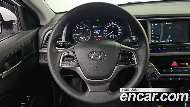Hyundai AVANTE 2018 — photo 16