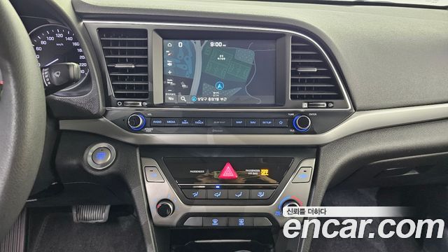 Hyundai AVANTE 2018 — photo 17