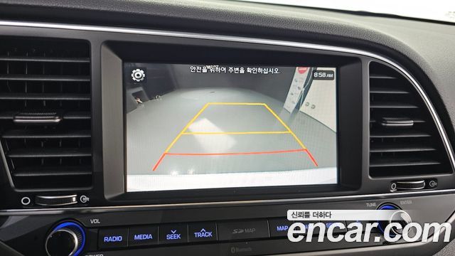 Hyundai AVANTE 2018 — photo 18