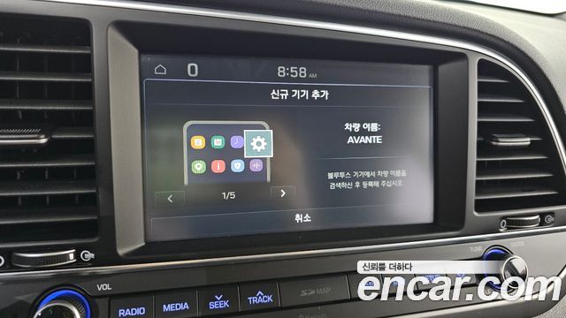 Hyundai AVANTE 2018 — photo 19