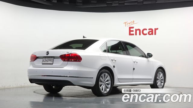 Volkswagen Passat 2015 — photo 2