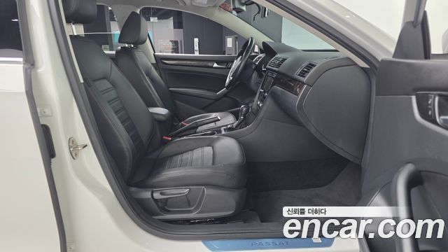Volkswagen Passat 2015 — photo 11
