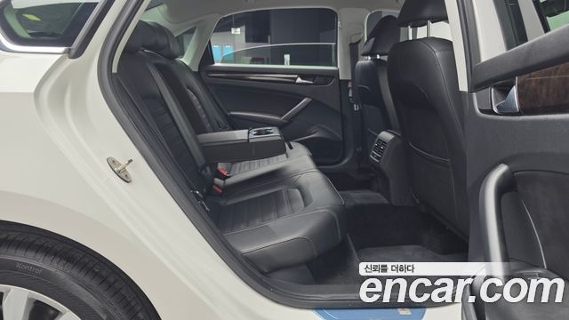 Volkswagen Passat 2015 — photo 12