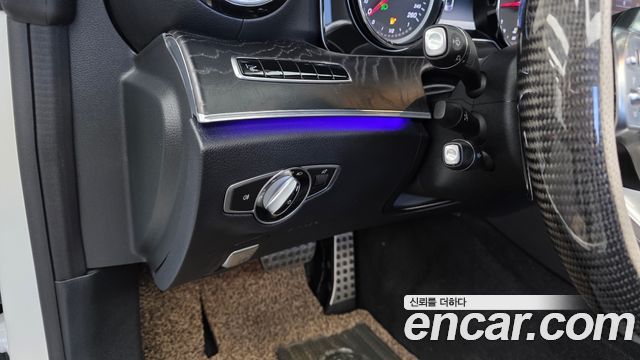 Mercedes-Benz E-Class 2018 — photo 18