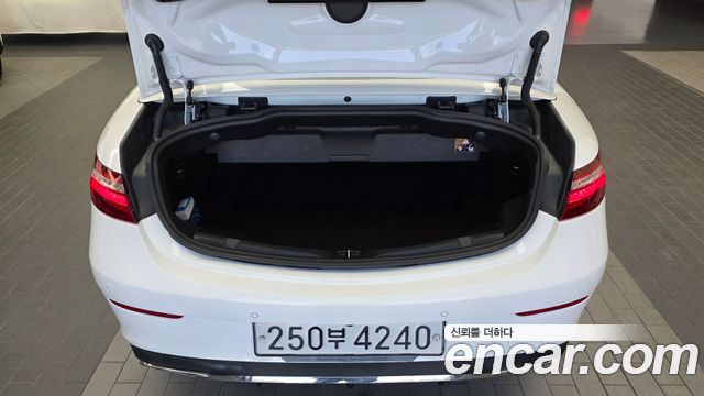 Mercedes-Benz E-Class 2018 — photo 20