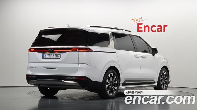 Kia Canival 2023 — photo 2