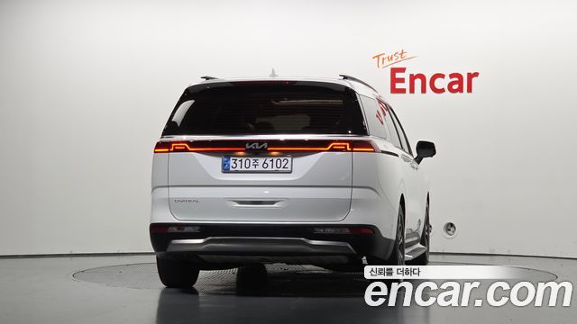 Kia Canival 2023 — photo 4
