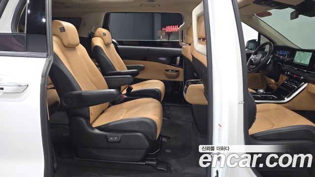 Kia Canival 2023 — photo 18