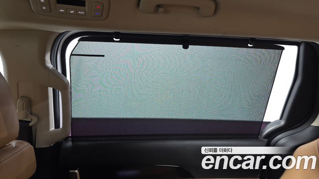 Kia Canival 2023 — photo 31