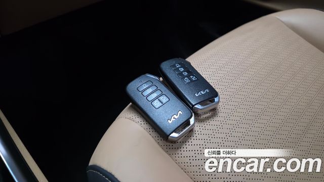 Kia Canival 2023 — photo 32