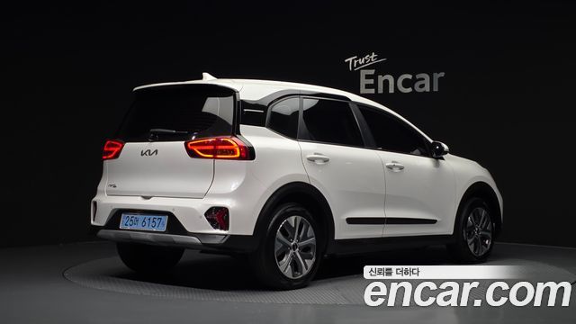 Kia Niro 2023 — photo 2