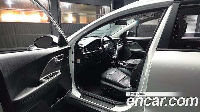 Kia Niro 2023 — photo 10