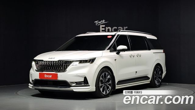 Kia Canival 2023 — photo 1