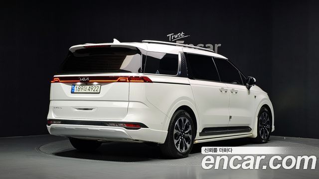 Kia Canival 2023 — photo 2