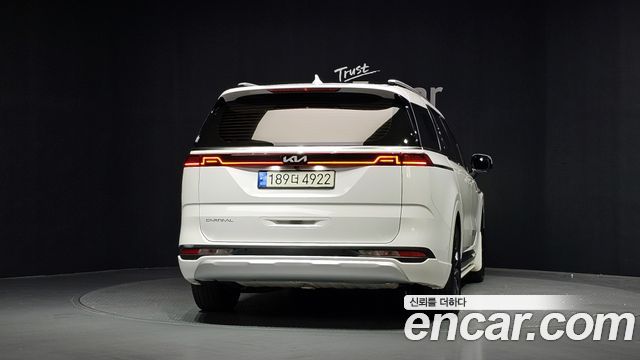 Kia Canival 2023 — photo 4