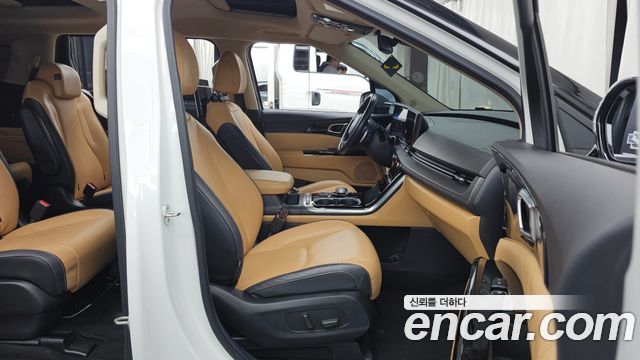 Kia Canival 2023 — photo 17