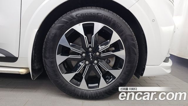 Kia Canival 2023 — photo 7