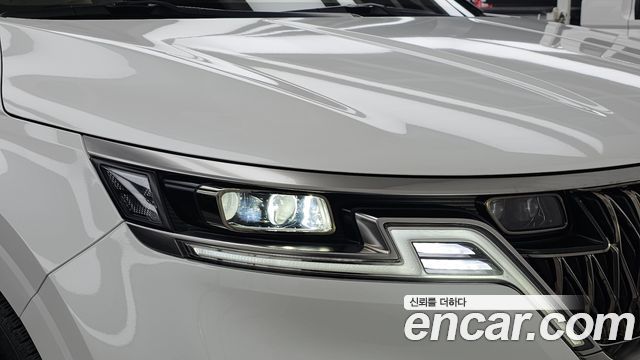 Kia Canival 2023 — photo 8