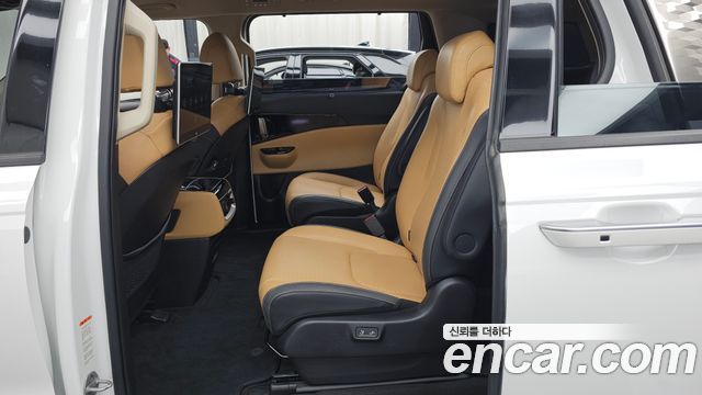 Kia Canival 2023 — photo 16