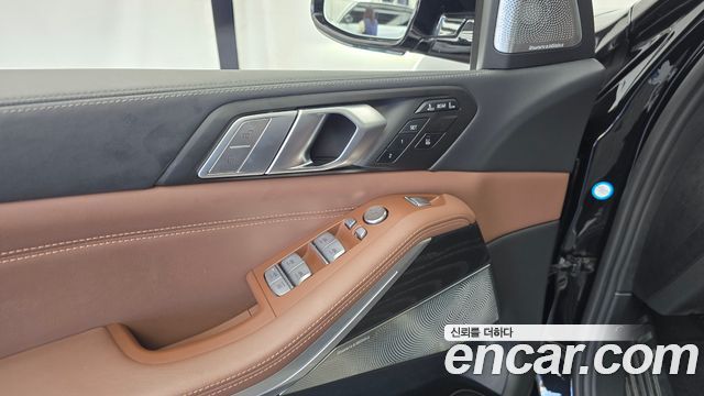BMW X7 2022 — photo 28