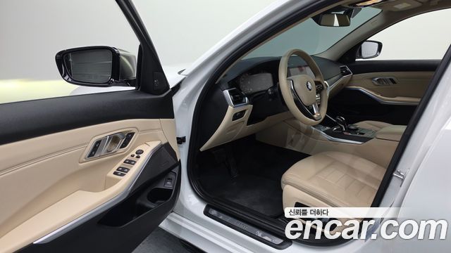 BMW 3-Series 2019 — photo 13