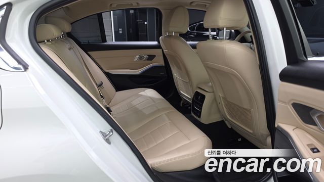 BMW 3-Series 2019 — photo 18