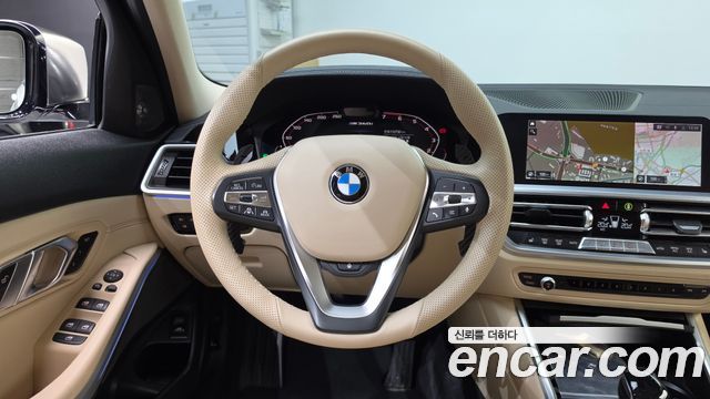 BMW 3-Series 2019 — photo 19