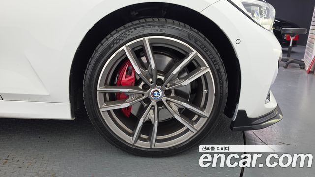 BMW 3-Series 2019 — photo 7