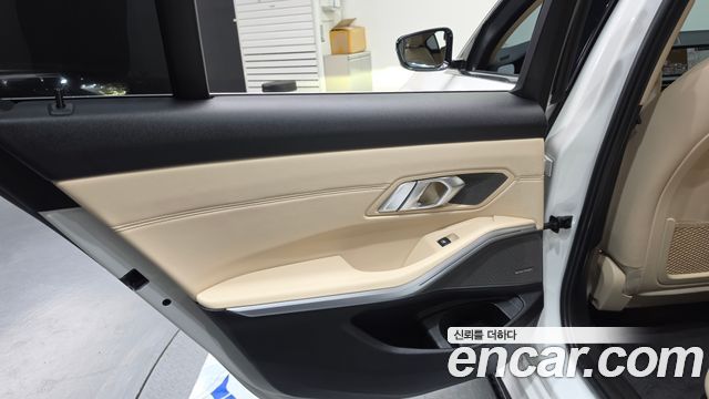 BMW 3-Series 2019 — photo 15