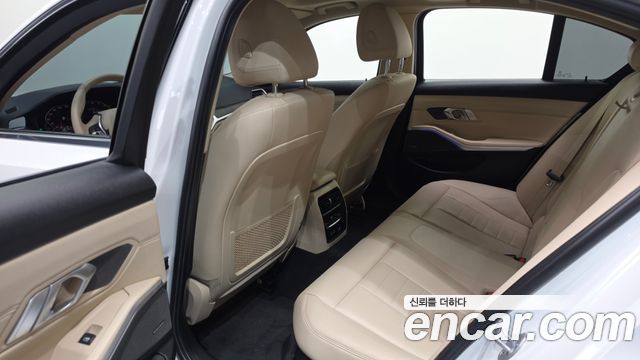 BMW 3-Series 2019 — photo 16