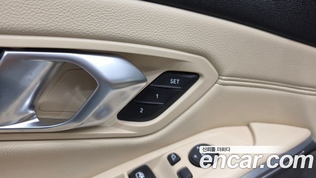 BMW 3-Series 2019 — photo 28